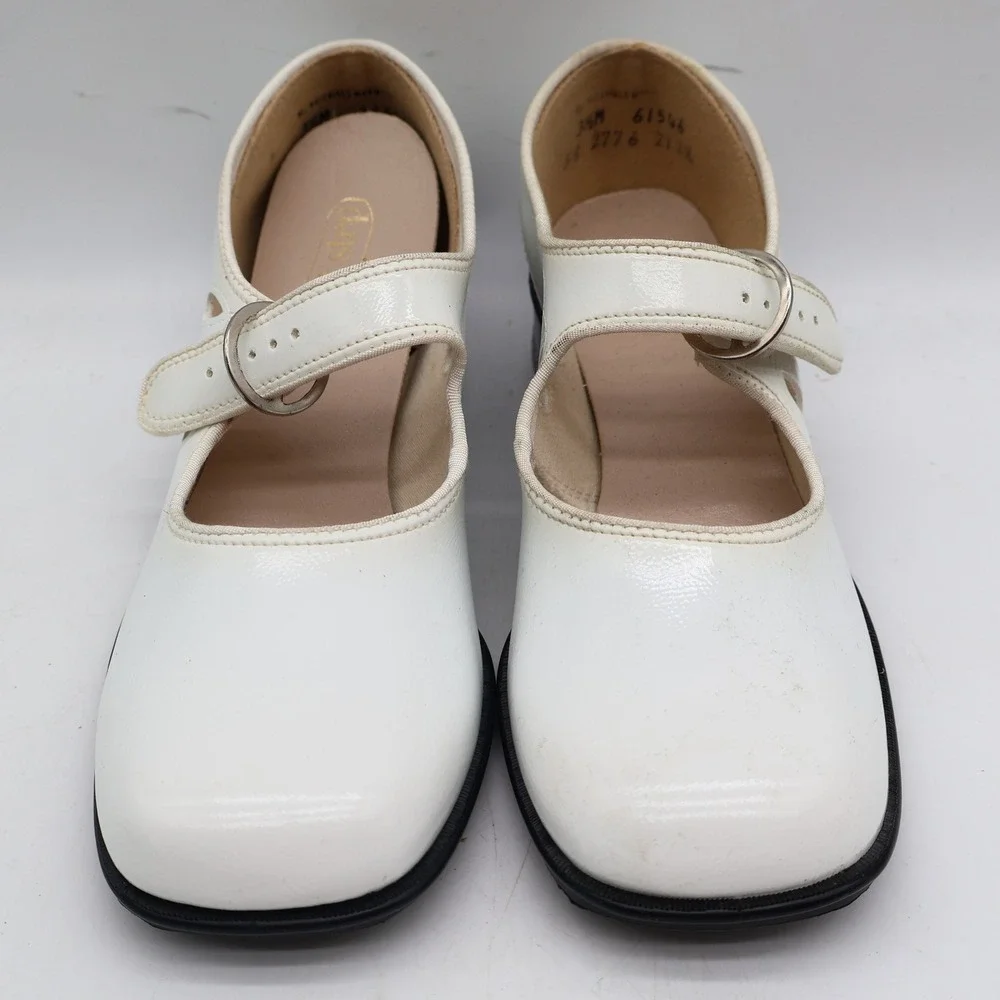 Right Step Mary Jane Shoes Girls 3.5M Vintage 70s White Patent Cutout Deadstock